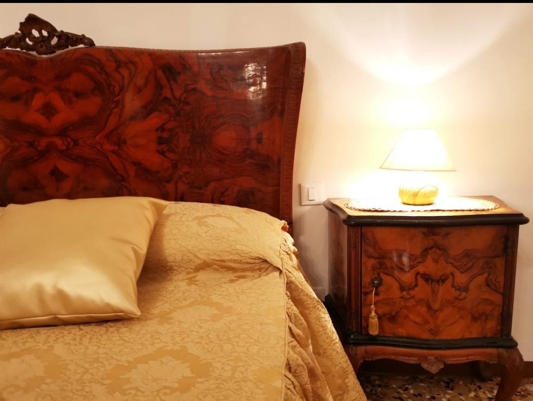 Camera matrimoniale con arredi d'epoca - Cà Letizia