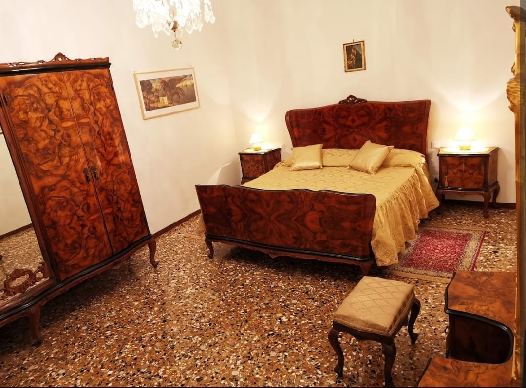 Camera matrimoniale d'epoca con pavimento in terrazzo - appartamento Cà Letizia a Venezia