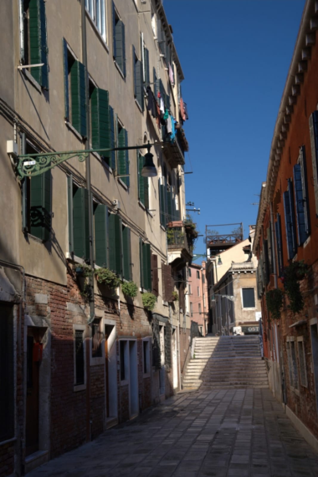 Calle veneziana tipica nei pressi dell'appartamento