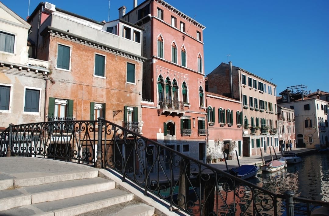 Canale e ponte a Cannaregio, Venezia